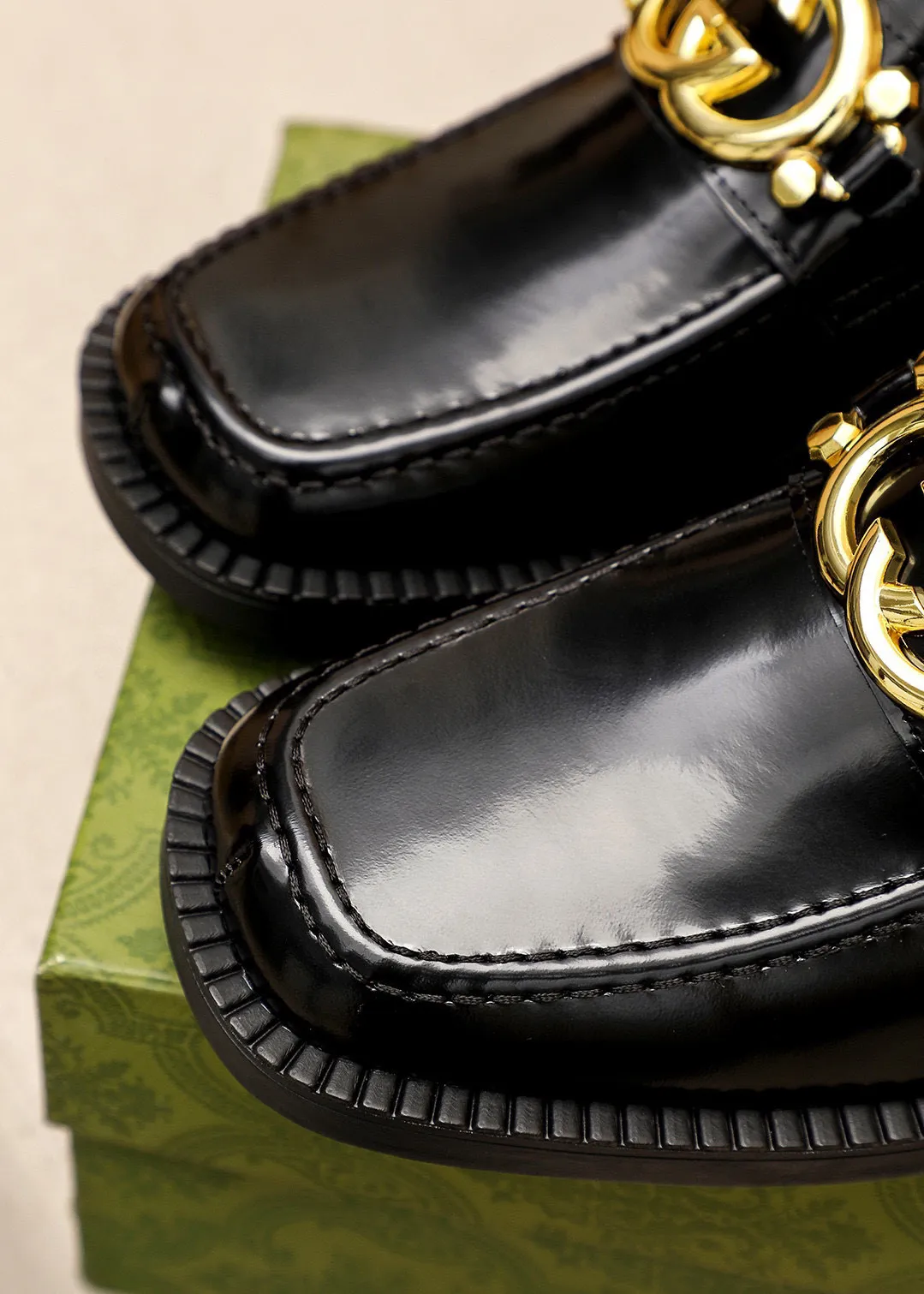 Men's shoes 💰560 💐Original order Gucci GUCCI official website formal shoes Italian 🇮🇹 first layer open edge beaded cowhide ➕ top imported water-dyed cow 🐂 leather lining 💋 fine handmade original outsole, the real thing looks better when photographed in person Standard size 38-44 (45.46🉑️customized)